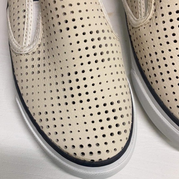 Women’s Sperry Slip On - Picture 5 of 9